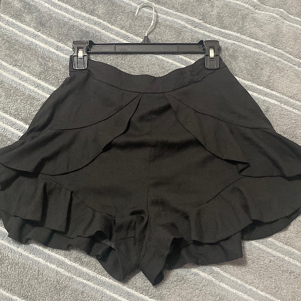 DO + BE black ruffle short